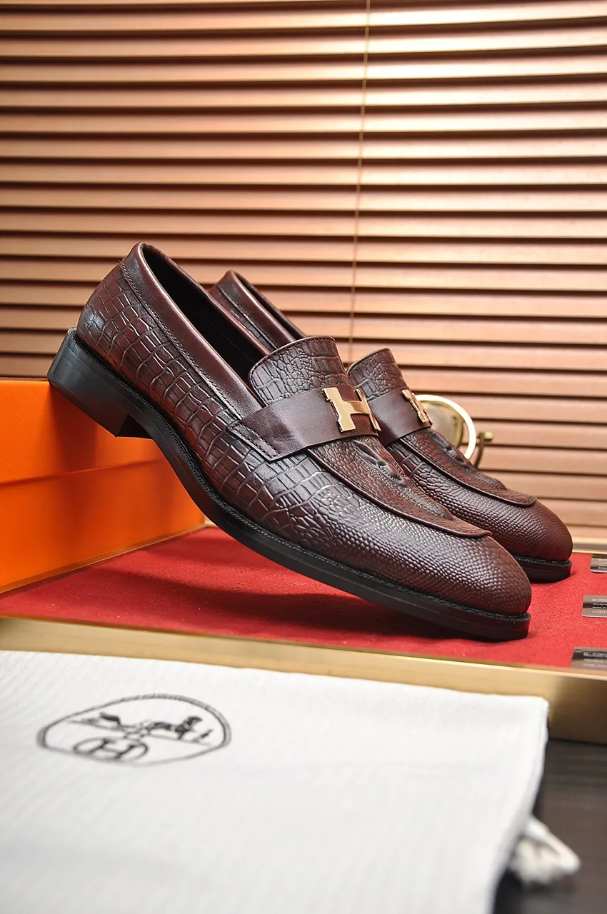 Men's shoes💰460💶[HERMES] (sheepskin lining)🍀Italian top luxury🍀He does not pursue novel styles and gorgeous colors, but attracts the favor of successful men with his flawless, elegant and classic style. Formal leather shoes This very comfortable, simple and stable style allows you to easily match any style! The pattern is absolutely 1:1 refined from the original case, and we strive for excellence in materials, imported cowhide + sheepskin lining💪💪💪extraordinary texture👍! .Black Brown Size: 38-45 (45 customized)